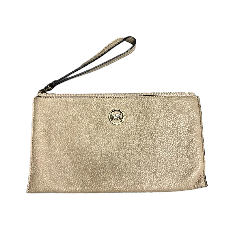 Large capacity travel handbag-Wristlet Designer By Michael Kors, Size: Large