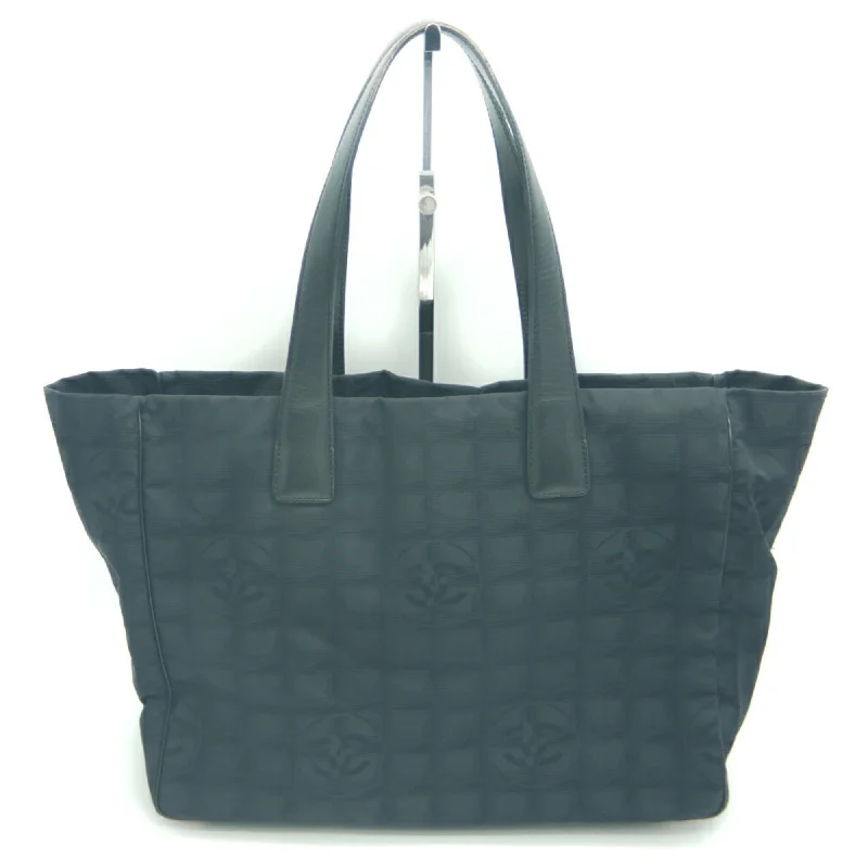 Spacious weekend tote bag-Chanel  Nylon Leather Tote Bag (Pre-Owned)