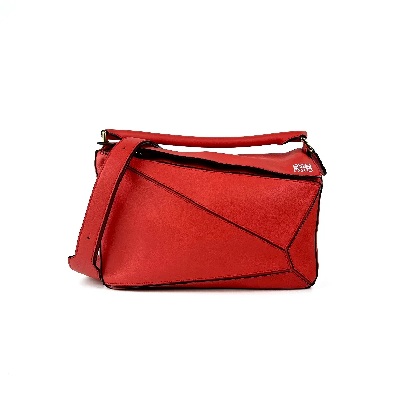 Elegant tan gala handbag-Loewe Medium Puzzle Red