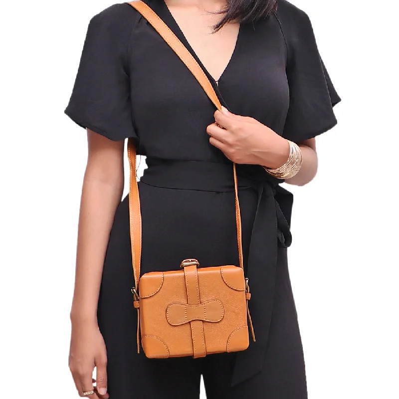 Stylish green crossbody bag-SMALL BOXY SLING BAG